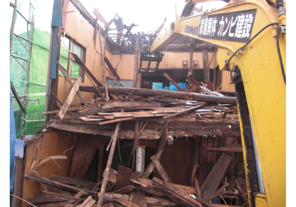 解体工事施工中①